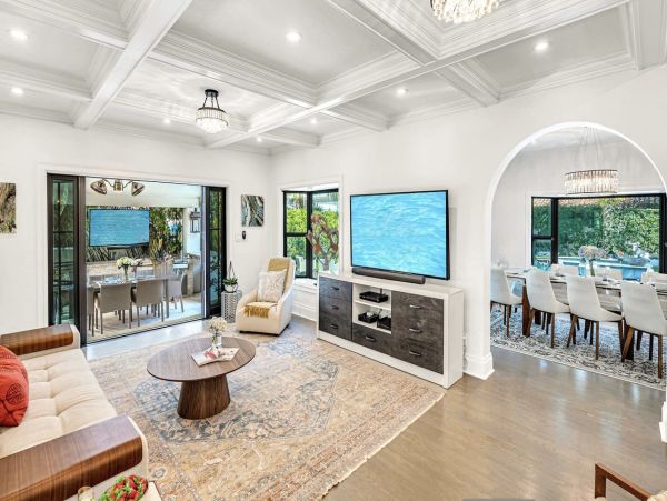 Luxurious 4-Bedroom Retreat Near Las Olas Blvd with Heated Pool